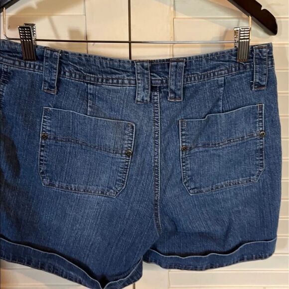 Cuffed Stretch Jean Shorts like new - Picture 4 of 4